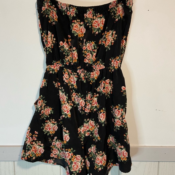 Black Floral Summer Romper - Picture 5 of 6